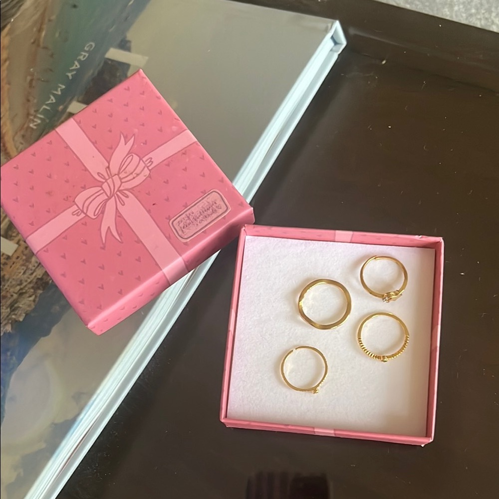 En Route Gold/Emerald Ring Set